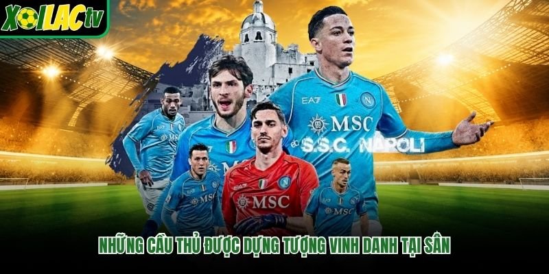 Những cầu thủ được dựng tượng vinh danh tại sân
