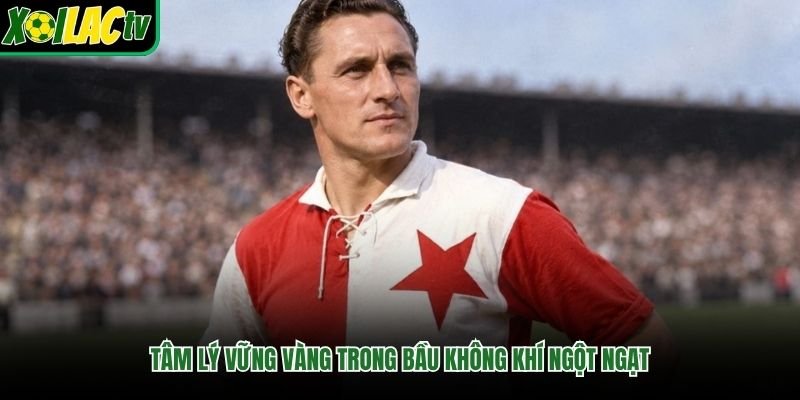 Tâm lý vững vàng trong bầu không khí ngột ngạt